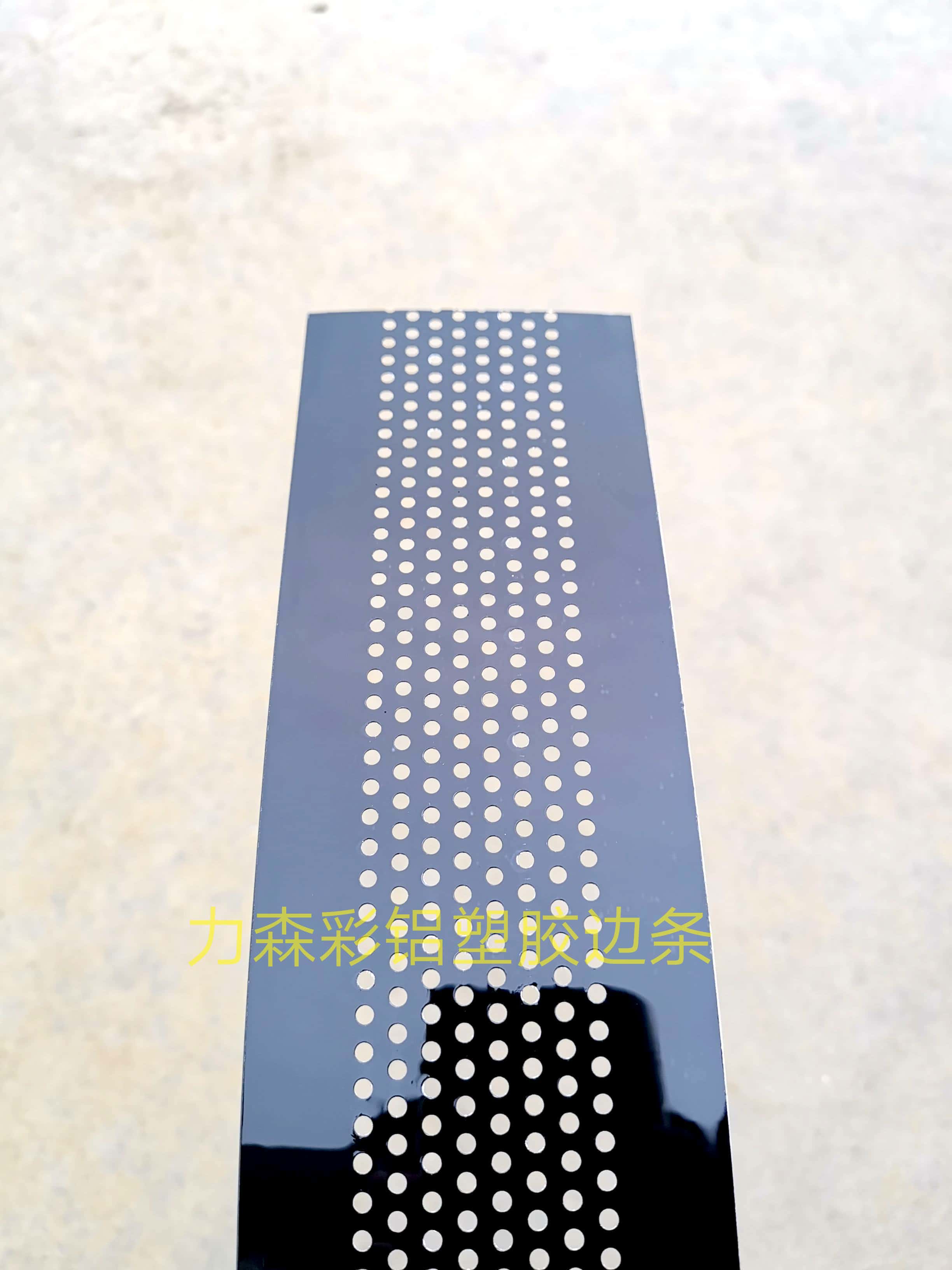 Color aluminum plastic word edge